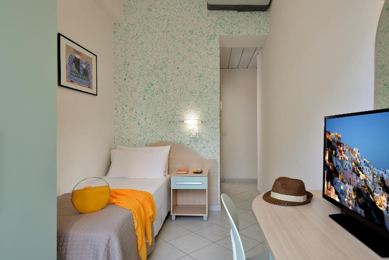 Single Room image 4