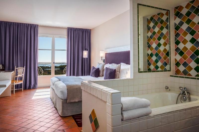 Superior Double Room with Sea View image 4