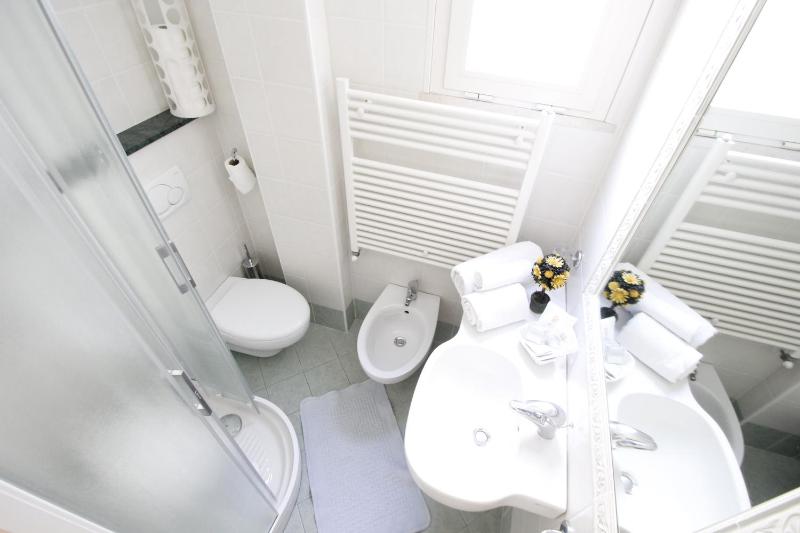 Single Room image 2