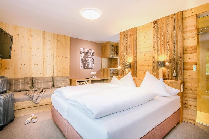 Superior Double Room image 4
