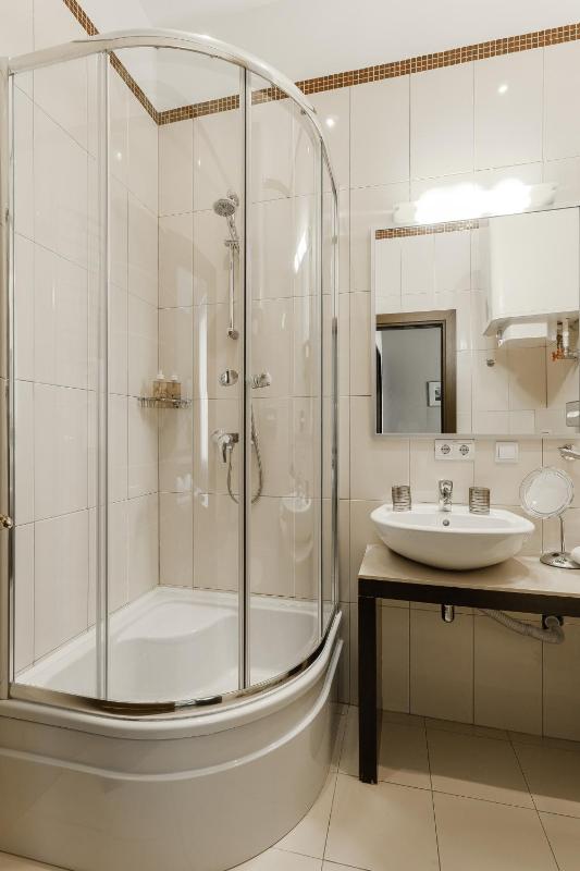 Classic Double Room image 2