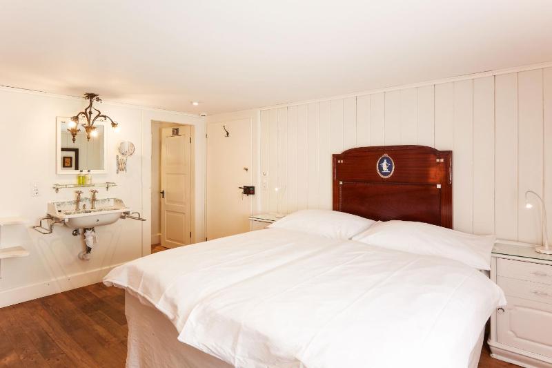 Boutique Comfort Room image 4