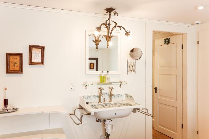 Boutique Comfort Room image 2