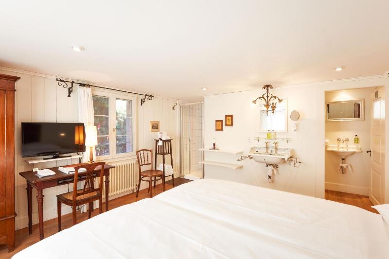 Boutique Comfort Room image 3
