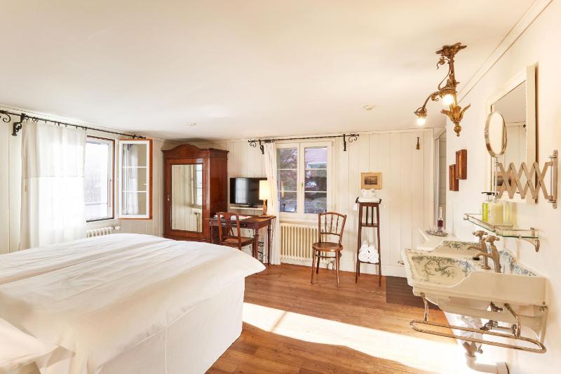 Boutique Comfort Room image 1
