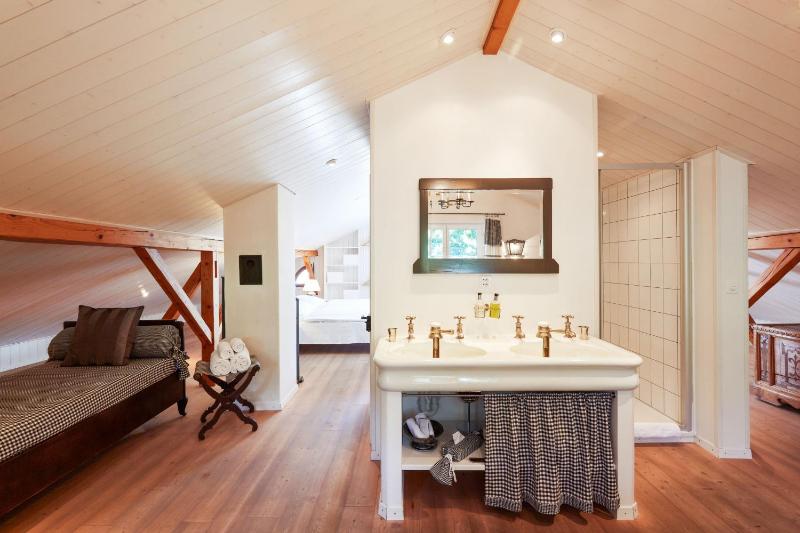 Roof Suite image 3