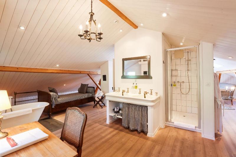 Roof Suite image 4