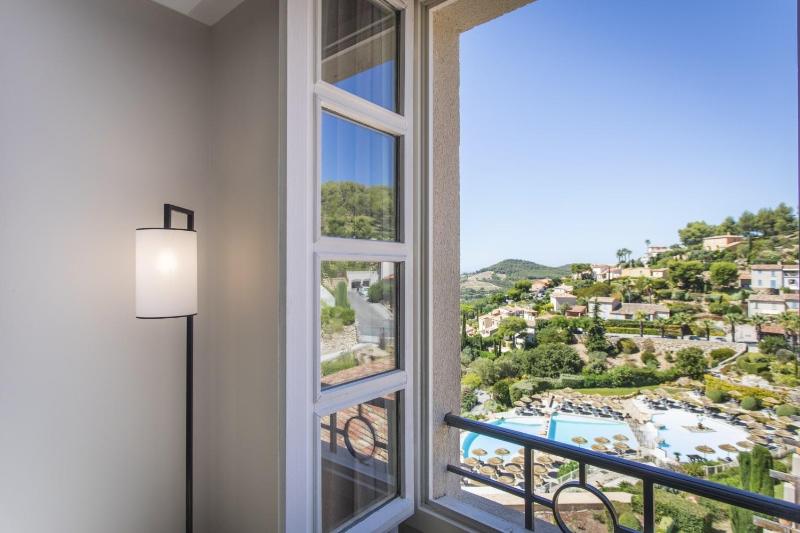 Superior Double Room with Sea View image 3