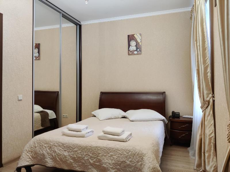 Economy Double Room #1 with 1 Bathroom per 2 rooms image 3