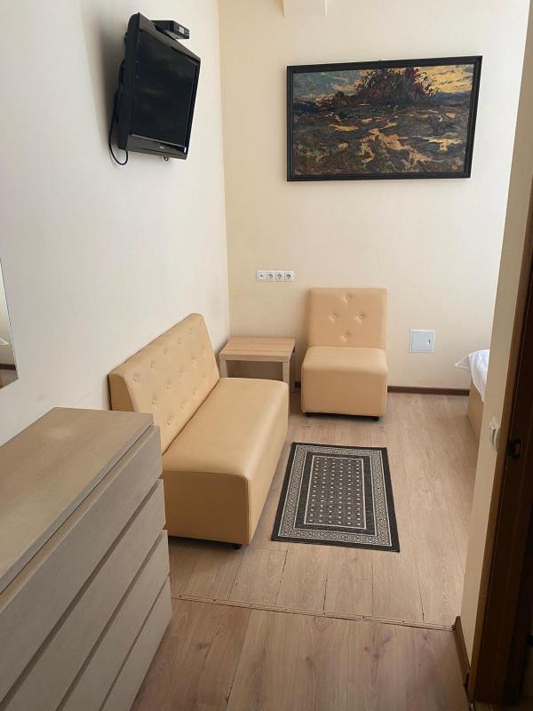 Budget Double Room image 4