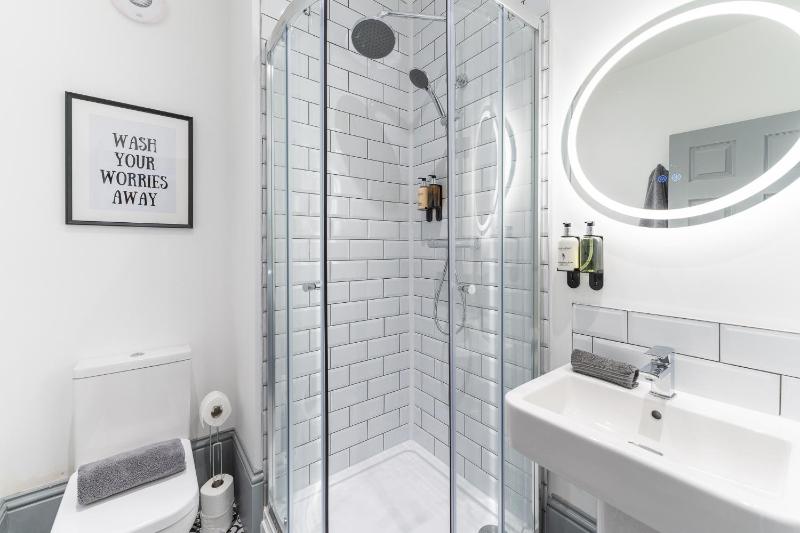 The Madison - Premium Self Check-In Studios & Apartments - image 12