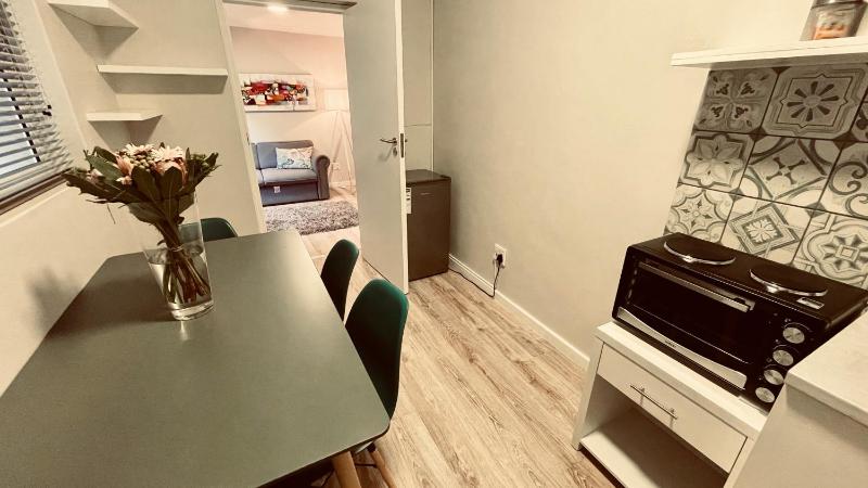 One-Bedroom Apartment image 3