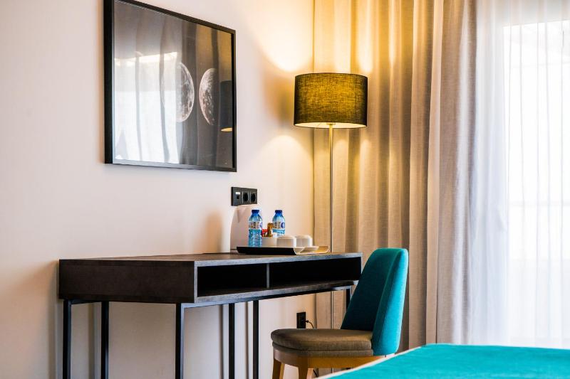 Premium Double Room image 4