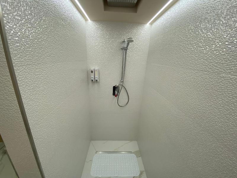 Deluxe Room image 3