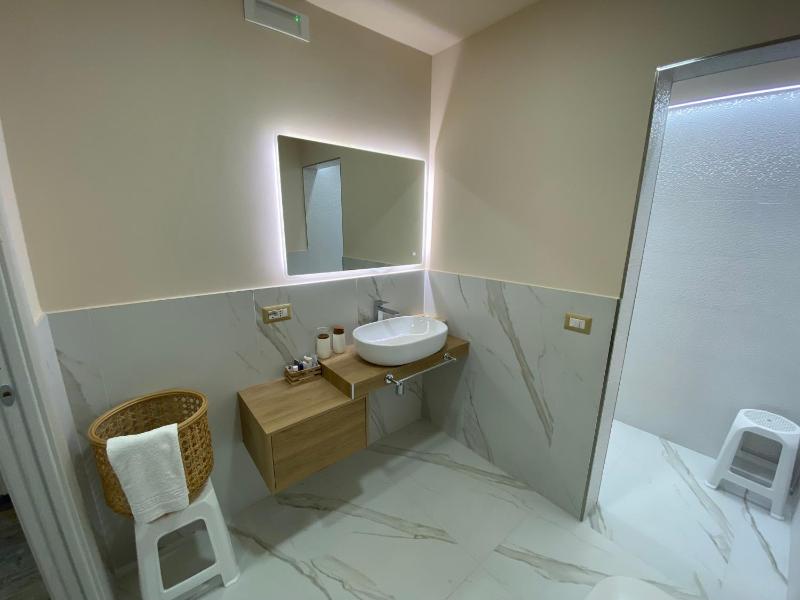 Deluxe Room image 2