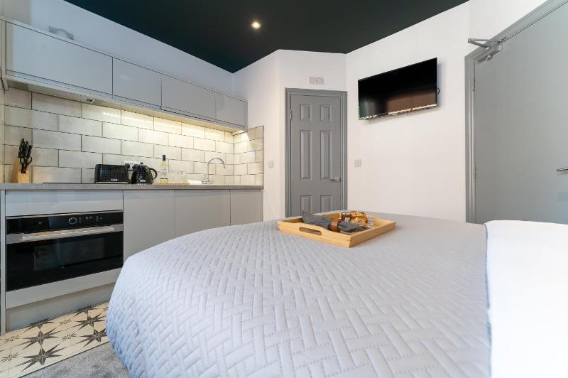 The Madison - Premium Self Check-In Studios & Apartments - image 33