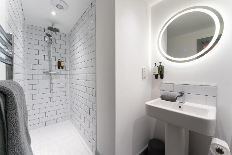 The Madison - Premium Self Check-In Studios & Apartments - image 40