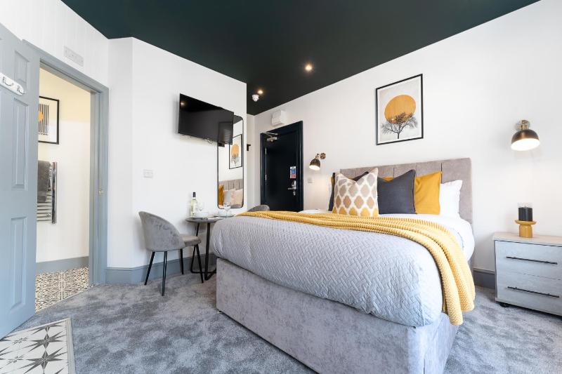 The Madison - Premium Self Check-In Studios & Apartments - image 28