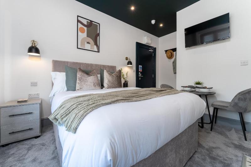 The Madison - Premium Self Check-In Studios & Apartments - image 20