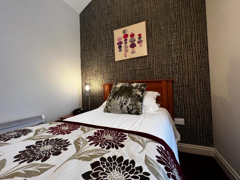 Single Room image 3