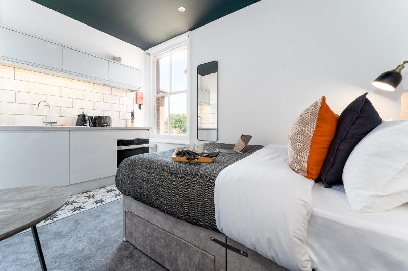 The Madison - Premium Self Check-In Studios & Apartments - image 9