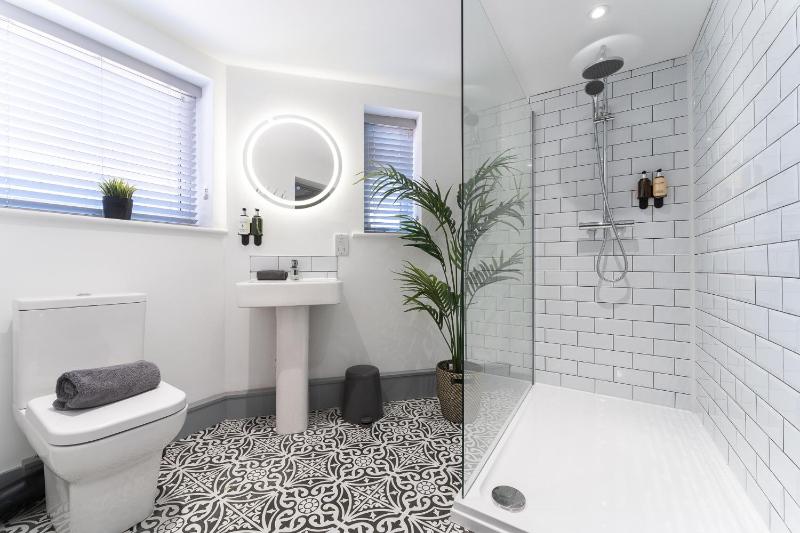 The Madison - Premium Self Check-In Studios & Apartments - image 21