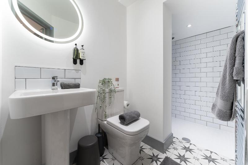 The Madison - Premium Self Check-In Studios & Apartments - image 49