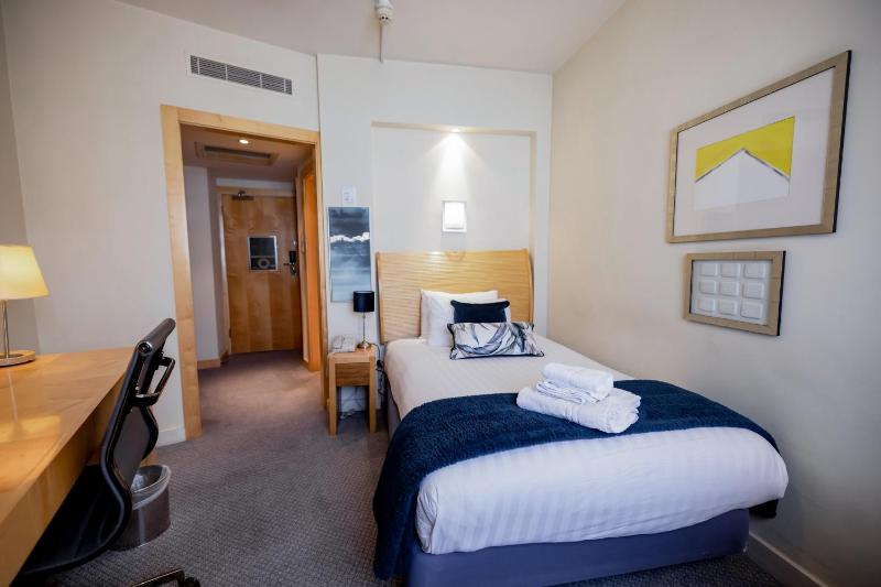 Standard Single Room image 4