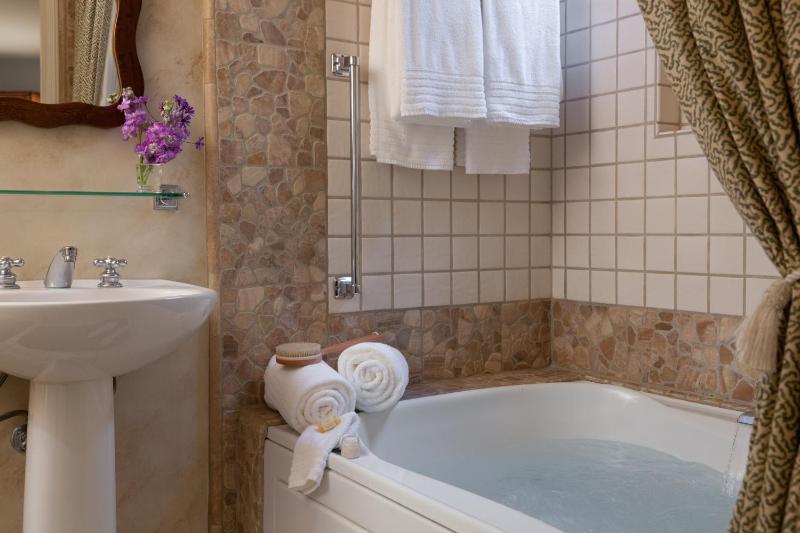 Deluxe King Room ( 1st Floor ) image 2