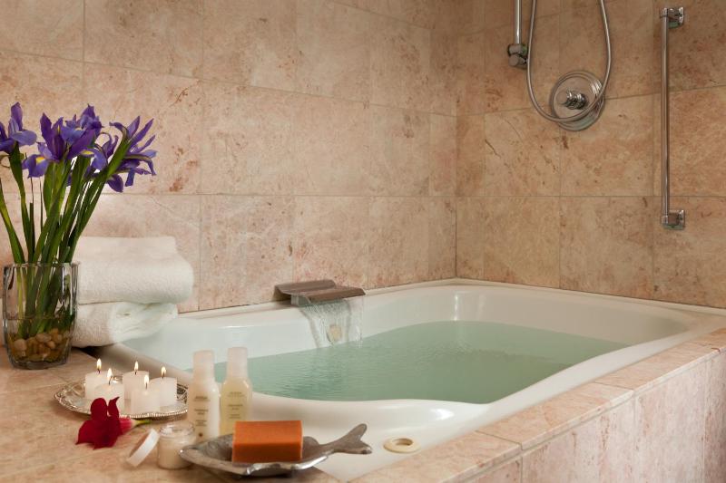 Queen Room with Spa Bath ( 1st Floor ) image 2