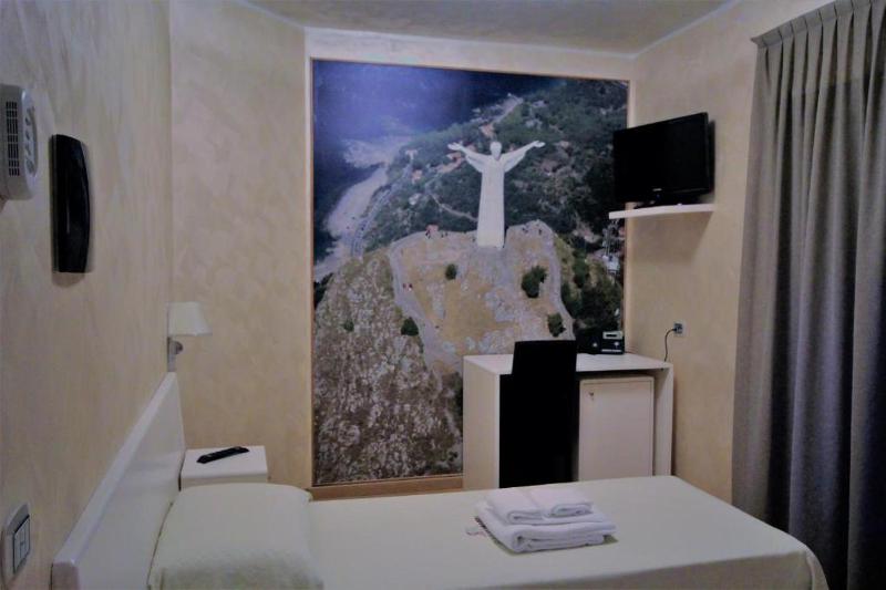 Single Room - Disability Access image 4