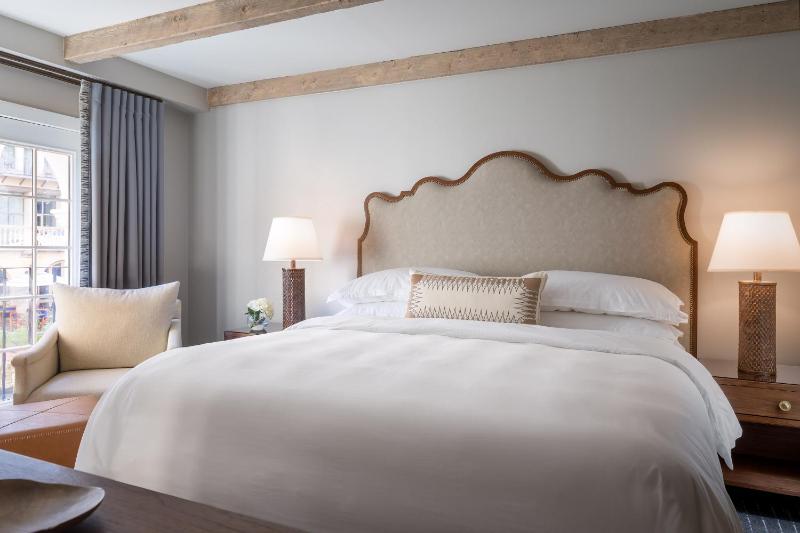 Deluxe Room - 1 King Bed image 1