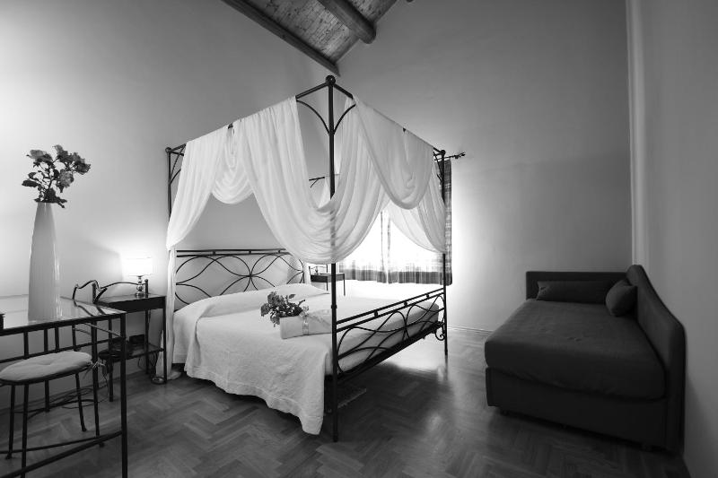 Quadruple Room image 3