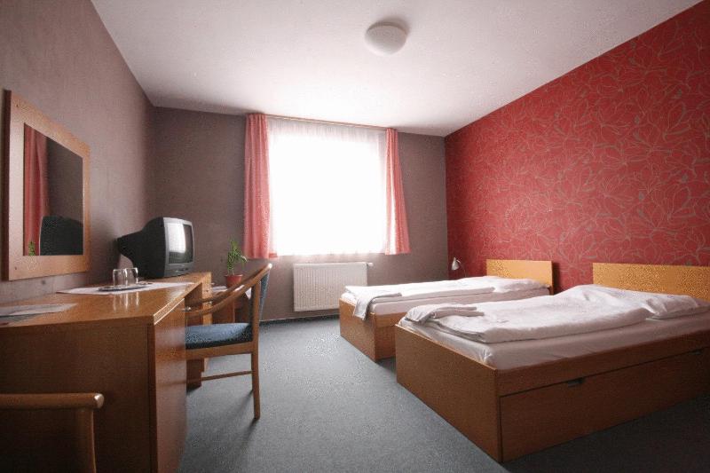 Double or Twin Room image 2