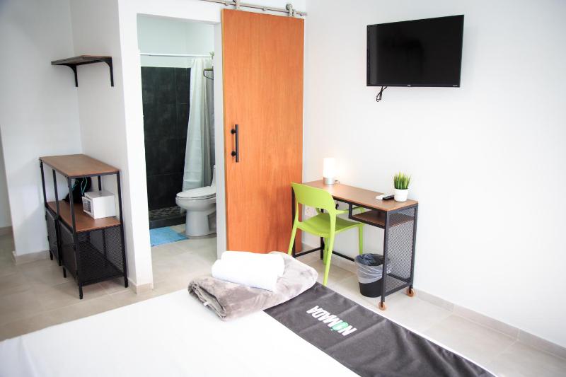 Deluxe Queen Room image 3