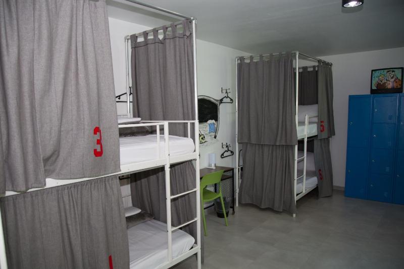 Bed in 8-Bed Mixed Dormitory Room image 4