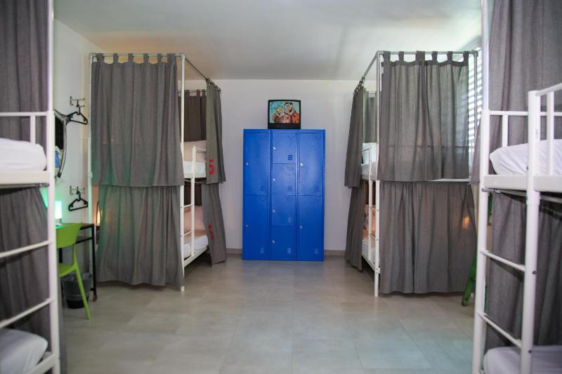 Bed in 8-Bed Mixed Dormitory Room image 2
