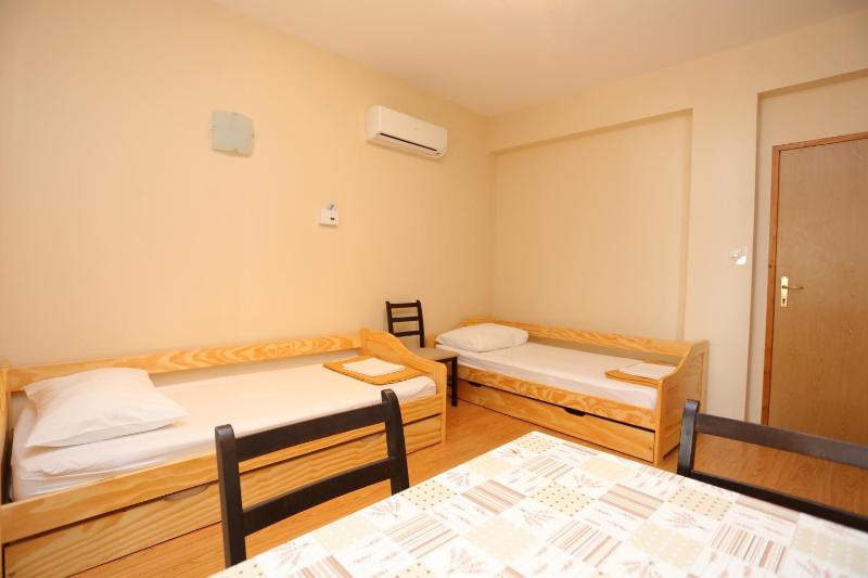 One-Bedroom Apartment with Terrace and Sea View image 4