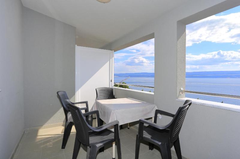 One-Bedroom Apartment with Terrace and Sea View image 3