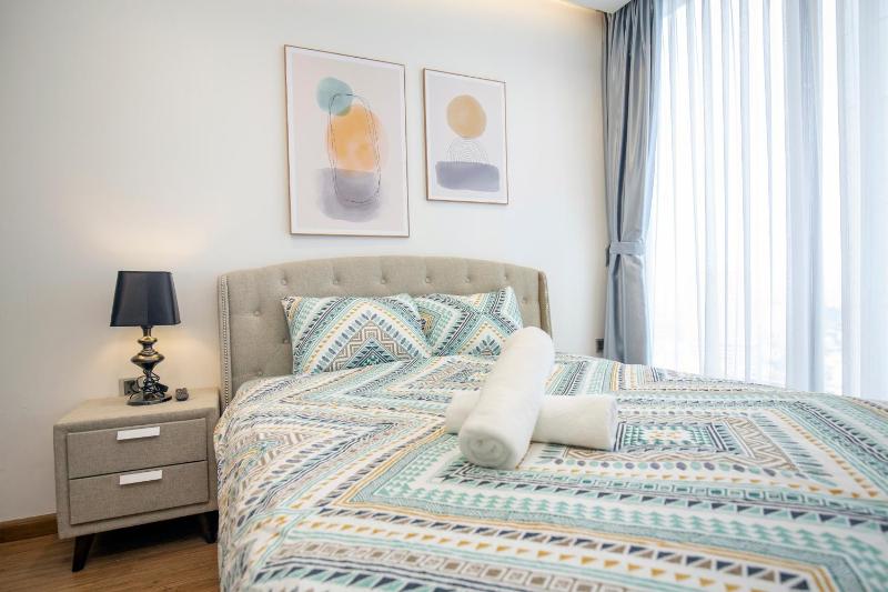 Shendo 1BR Metropolis Central Apartment Ba Dinh - image 5