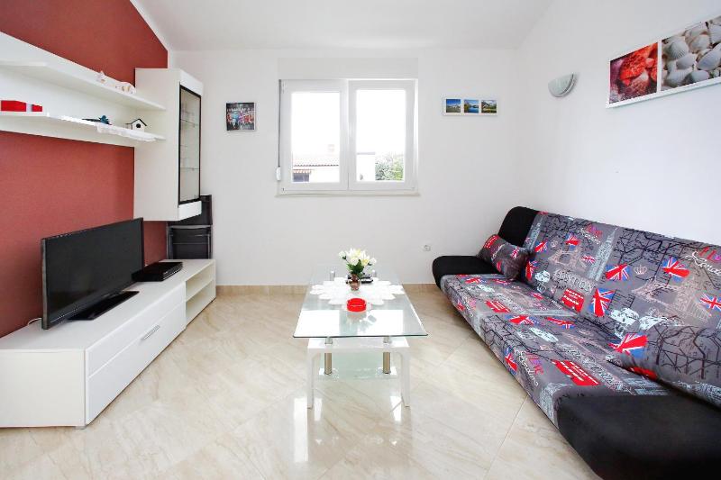 One-Bedroom Apartment with Terrace and Sea View image 1