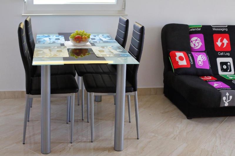 One-Bedroom Apartment with Terrace and Sea View image 4