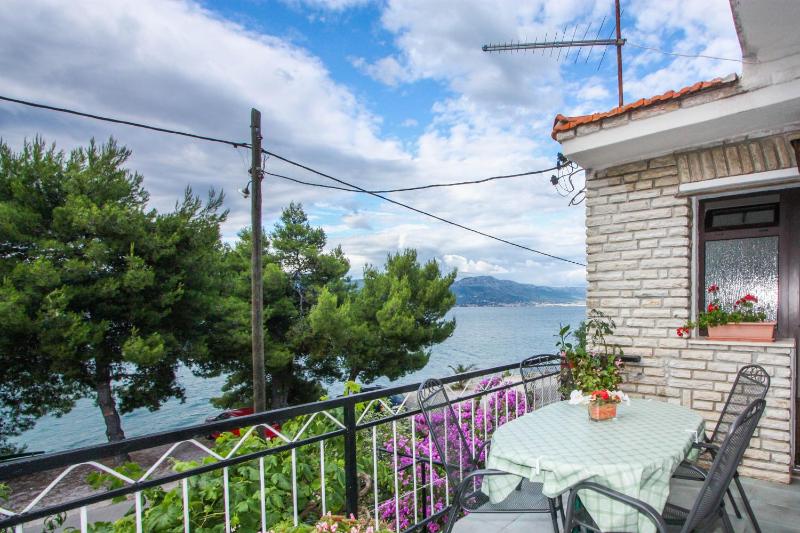 Two-Bedroom Apartment with Terrace and Sea View image 3