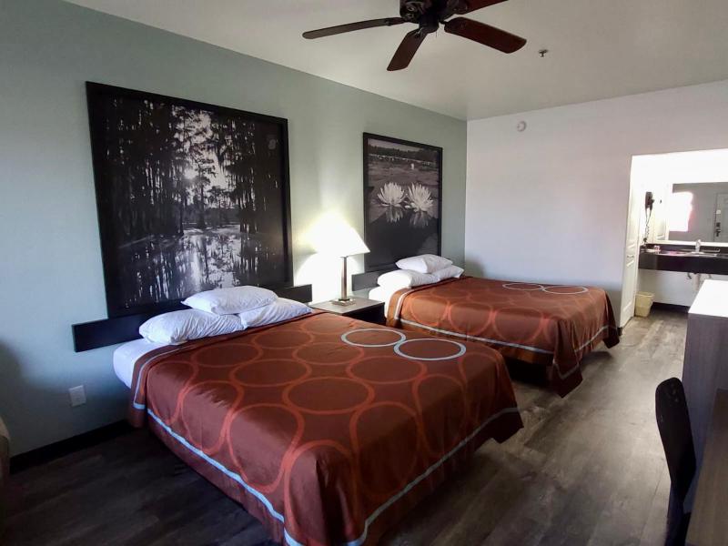 Queen Room with Two Queen Beds -  Smoking image 4