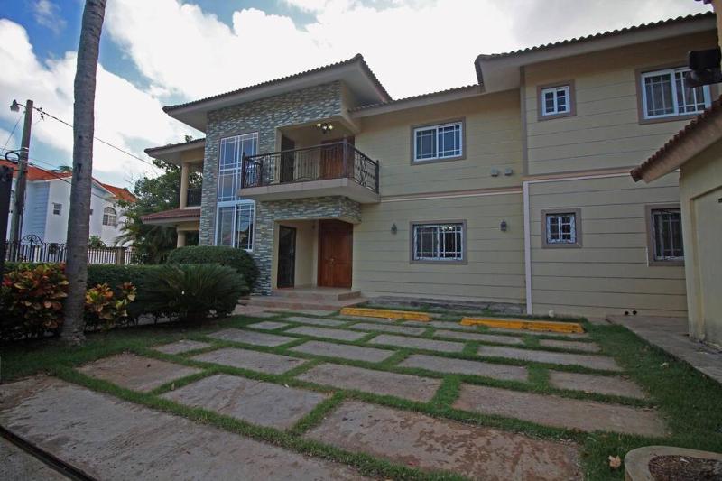 Super Spacious 4BR 4 5BA Villa w pool in Sosua - image 6