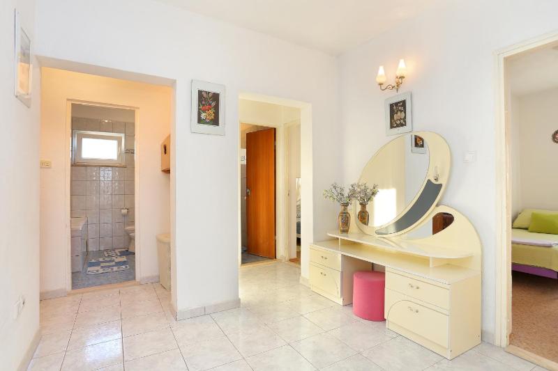 Three-Bedroom Apartment with Balcony and Sea View image 2