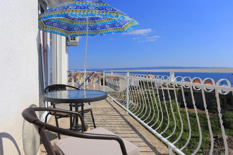 Studio with Balcony and Sea View image 3