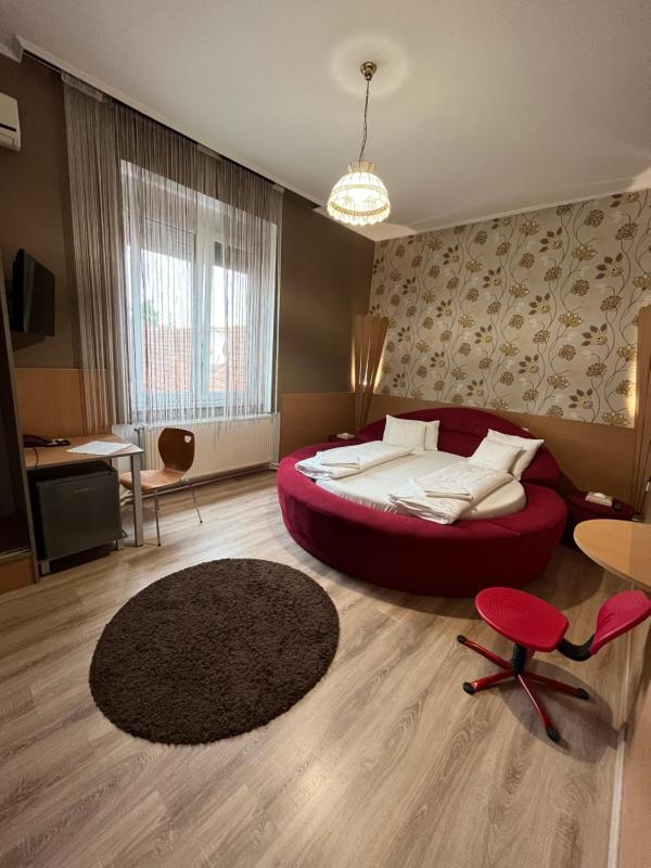 King Room image 3