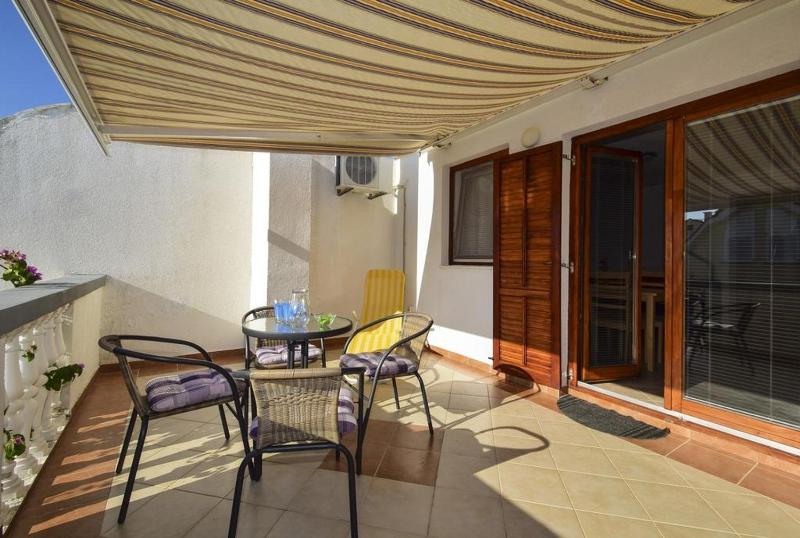 One-Bedroom Apartment with Terrace image 2