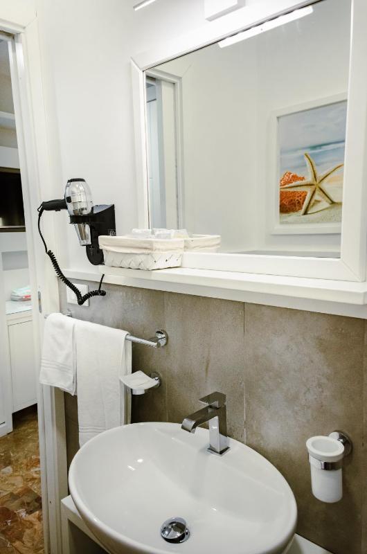B&B Vanity - image 33